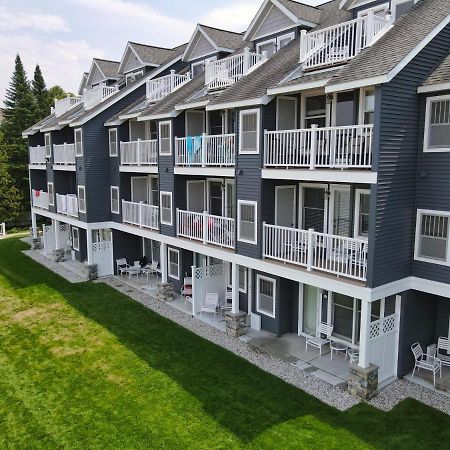 טראוורס סיטי 103 North Shore Inn מראה חיצוני תמונה