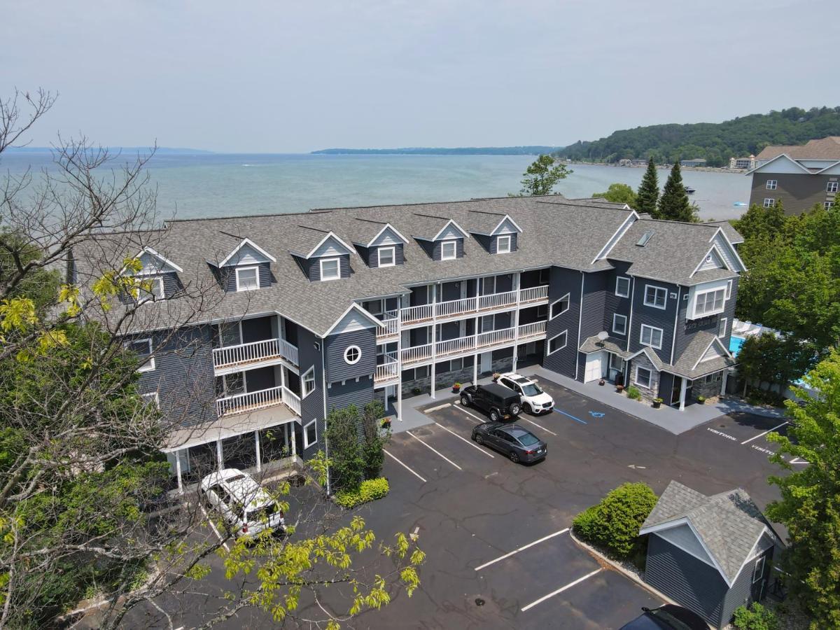 טראוורס סיטי 103 North Shore Inn מראה חיצוני תמונה