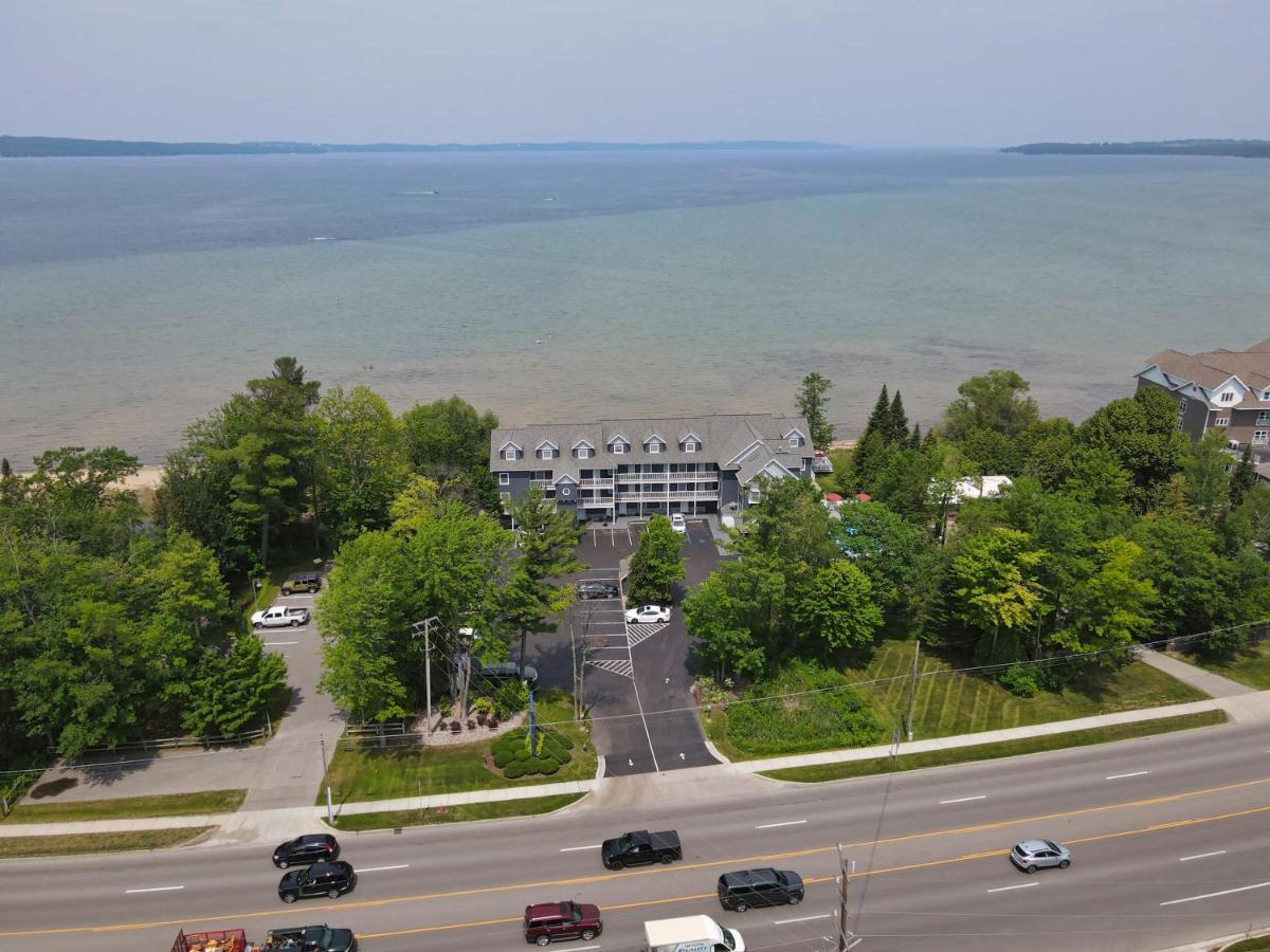 טראוורס סיטי 103 North Shore Inn מראה חיצוני תמונה